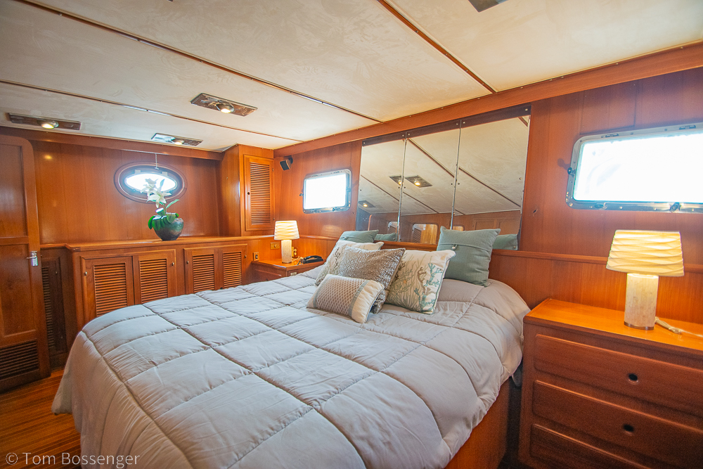 1990 Kha Shing Flush Deck 60 Motor Yacht