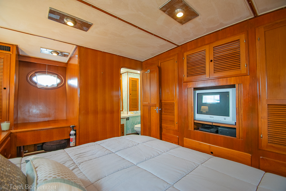 1990 Kha Shing Flush Deck 60 Motor Yacht