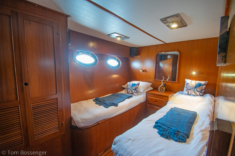 1990 Kha Shing Flush Deck 60 Motor Yacht