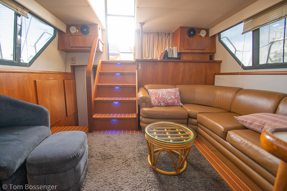 1994 Carver 370 Aft Cabin