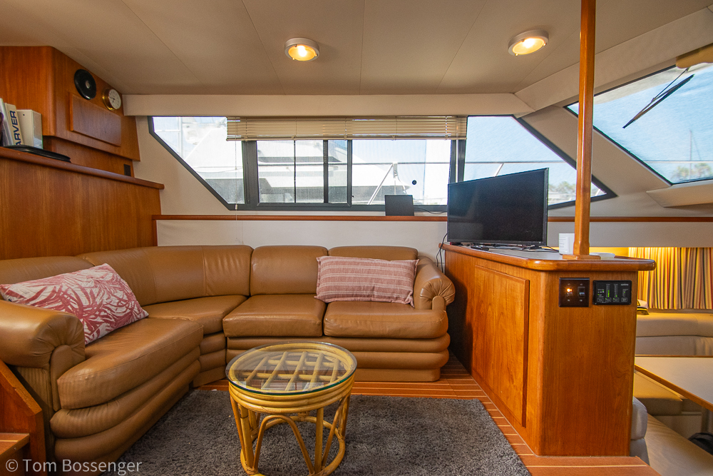 1994 Carver 370 Aft Cabin