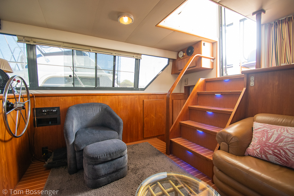 1994 Carver 370 Aft Cabin