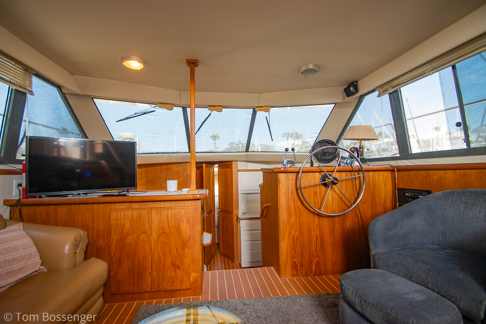 1994 Carver 370 Aft Cabin