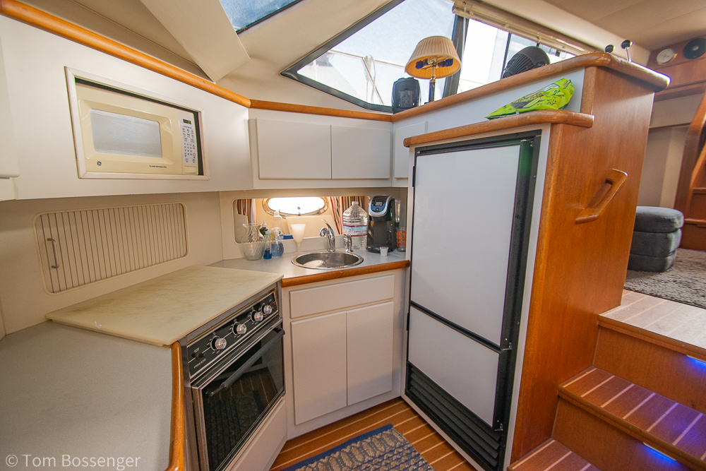 1994 Carver 370 Aft Cabin