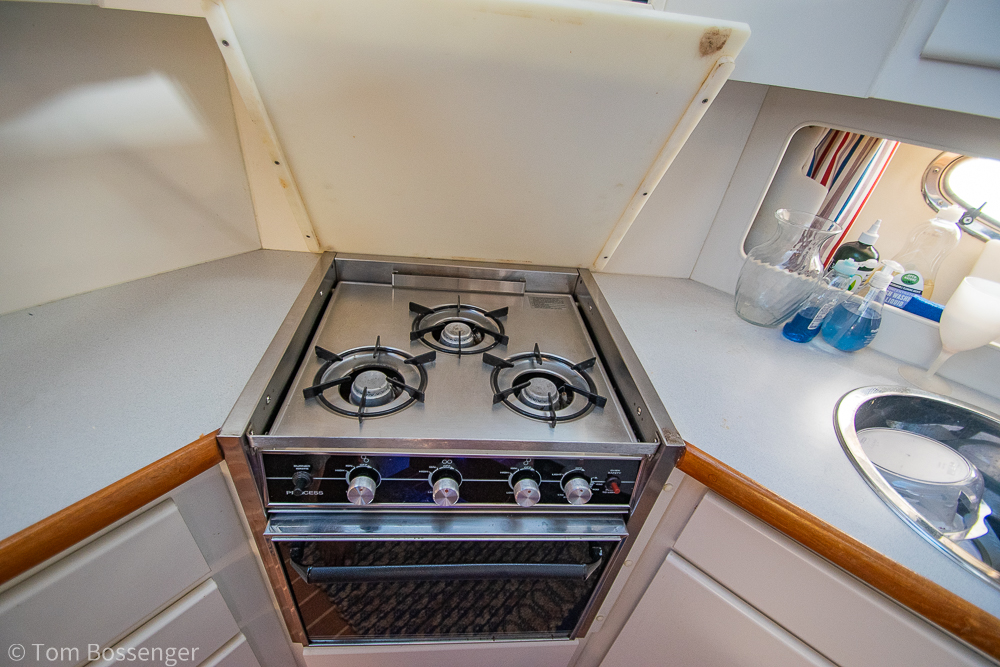 1994 Carver 370 Aft Cabin