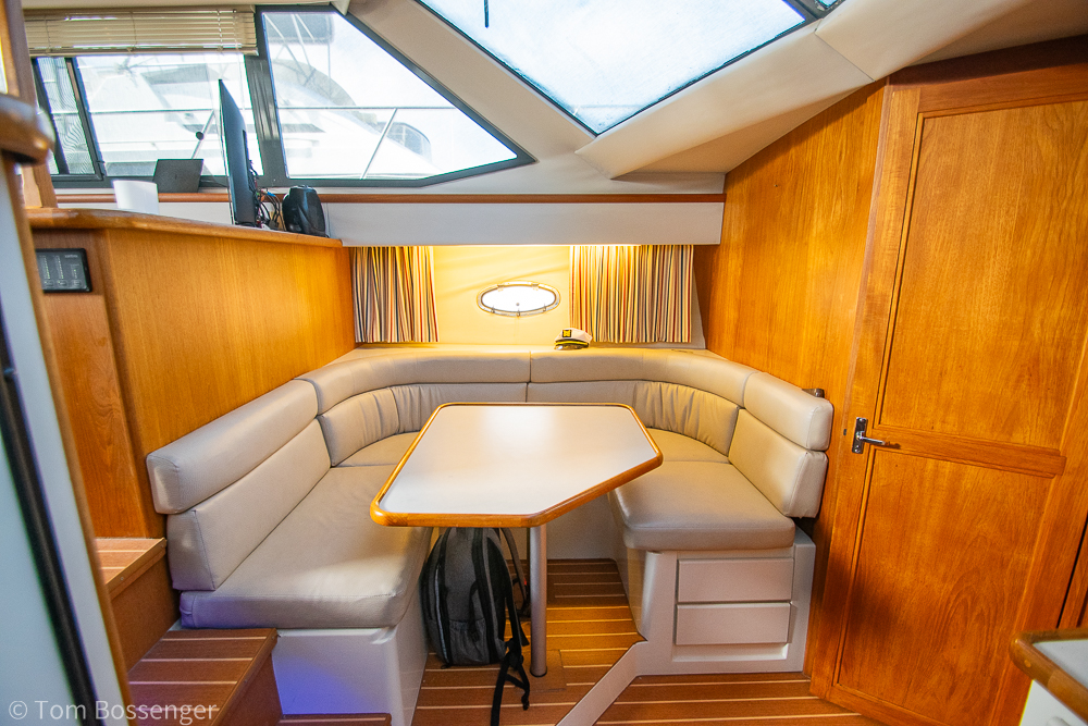 1994 Carver 370 Aft Cabin