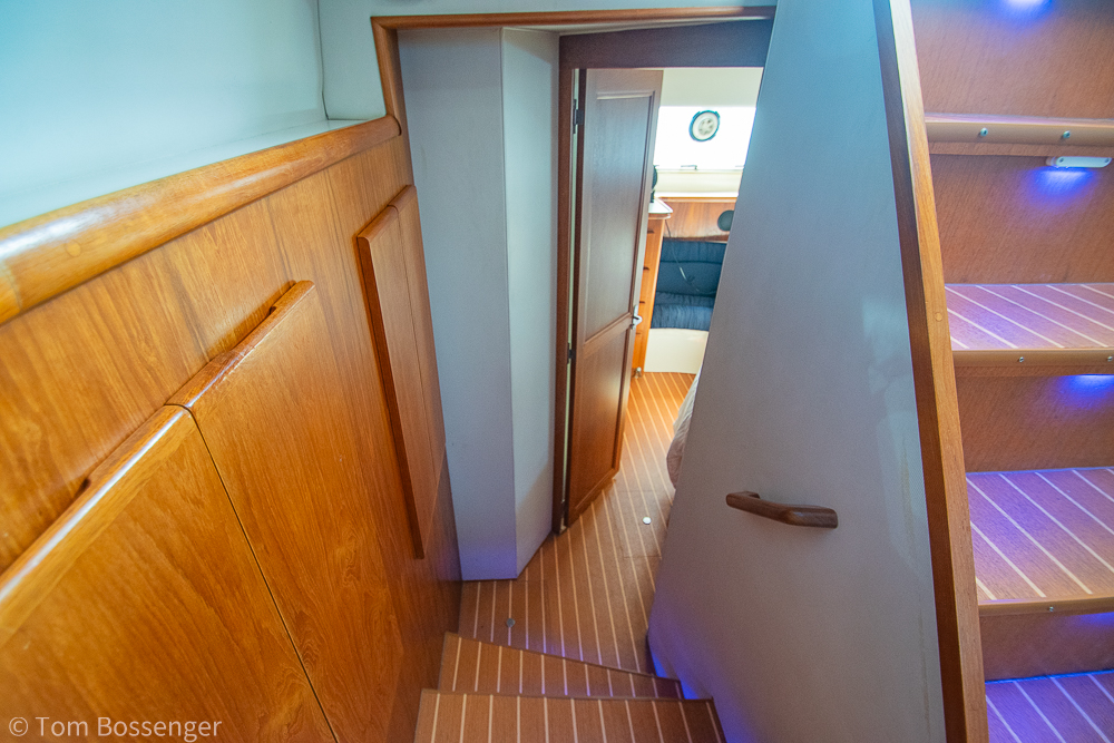 1994 Carver 370 Aft Cabin