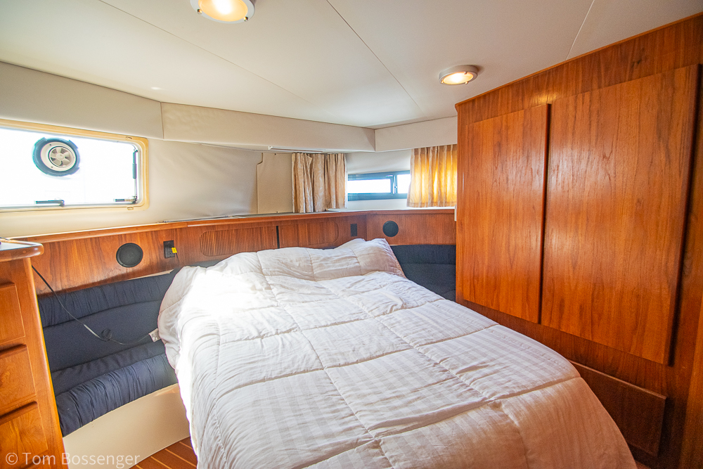 1994 Carver 370 Aft Cabin