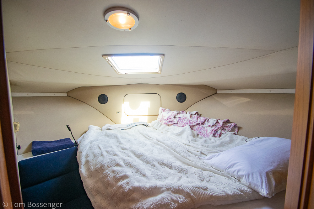 1994 Carver 370 Aft Cabin