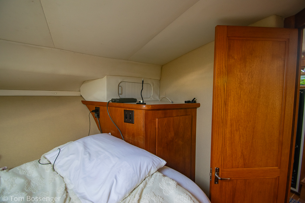 1994 Carver 370 Aft Cabin