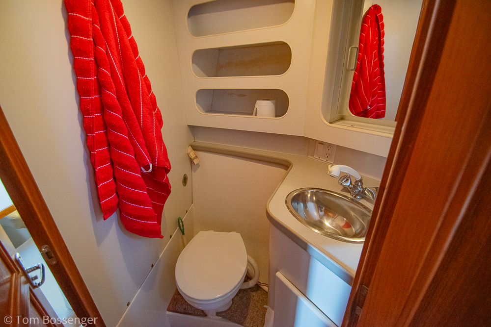 1994 Carver 370 Aft Cabin