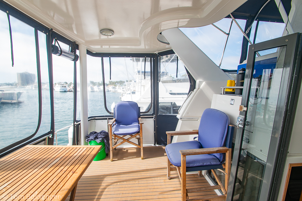 1994 Carver 370 Aft Cabin