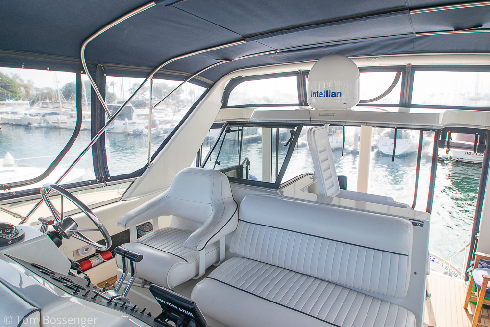 1994 Carver 370 Aft Cabin