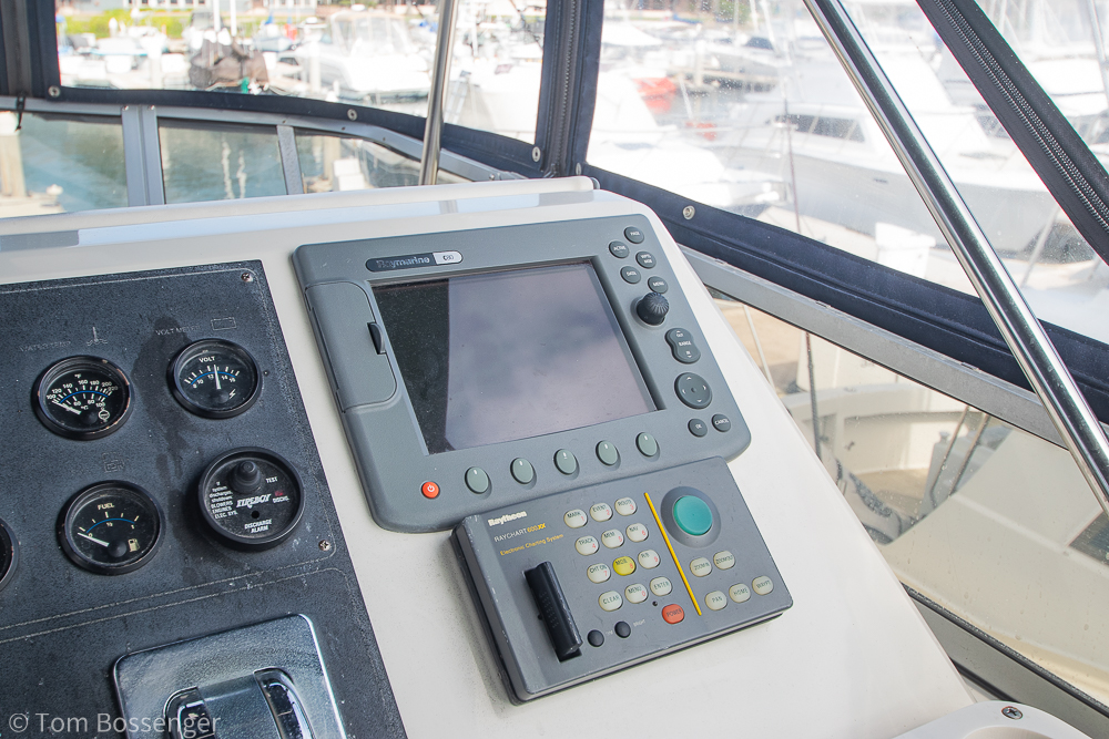 1994 Carver 370 Aft Cabin