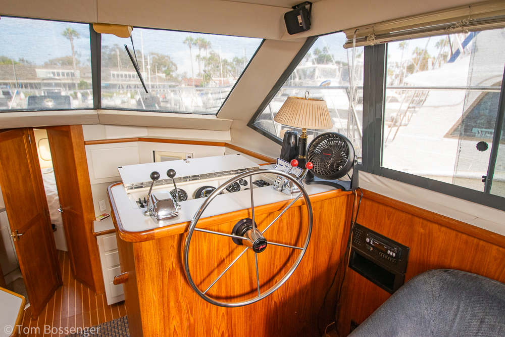 1994 Carver 370 Aft Cabin