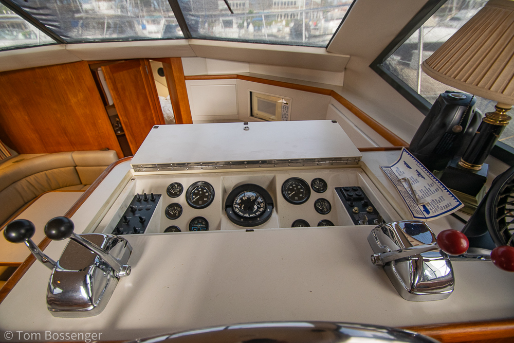 1994 Carver 370 Aft Cabin