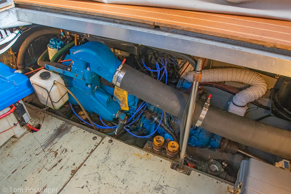 1994 Carver 370 Aft Cabin