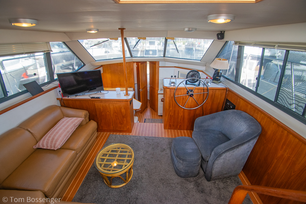 1994 Carver 370 Aft Cabin