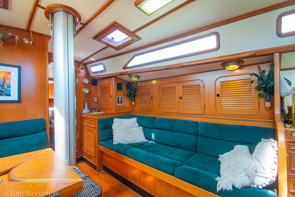 1988 Hylas 44 Center Cockpit