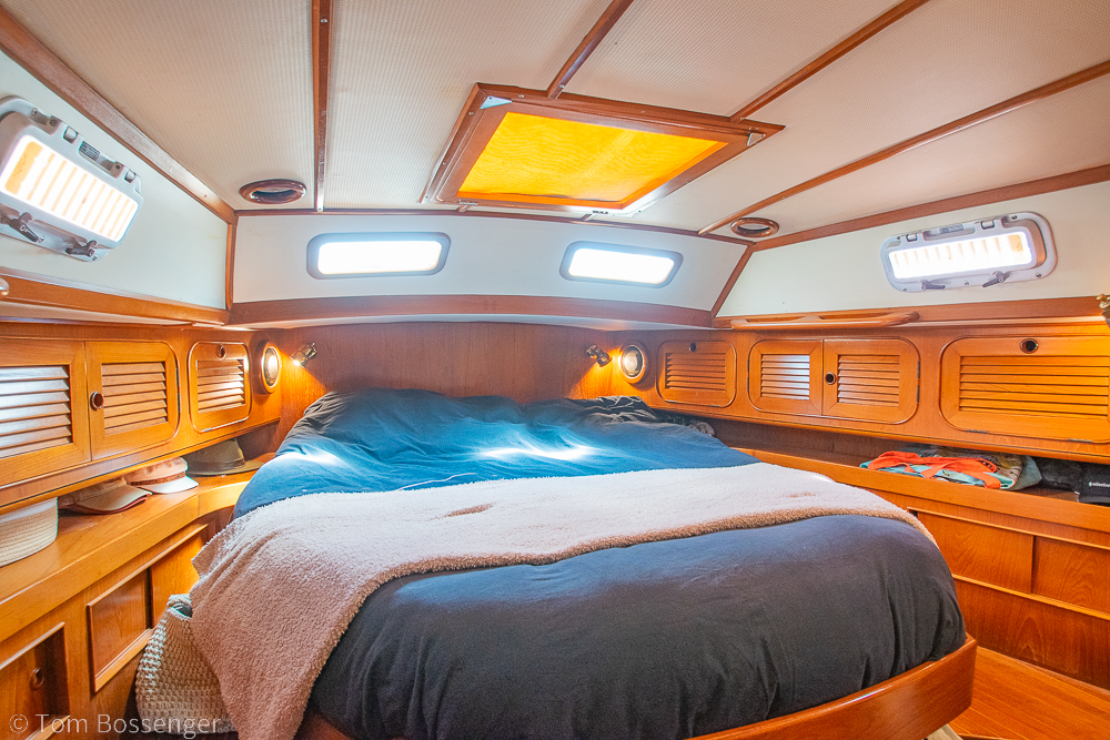 1988 Hylas 44 Center Cockpit
