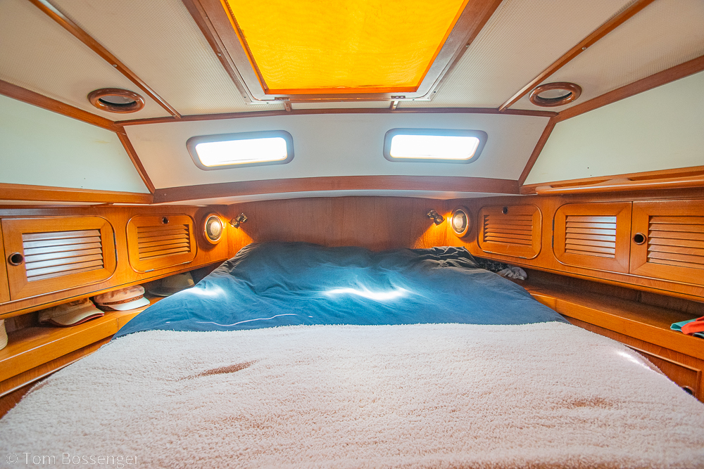 1988 Hylas 44 Center Cockpit