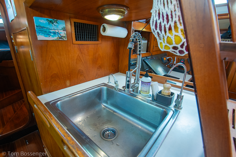 1988 Hylas 44 Center Cockpit