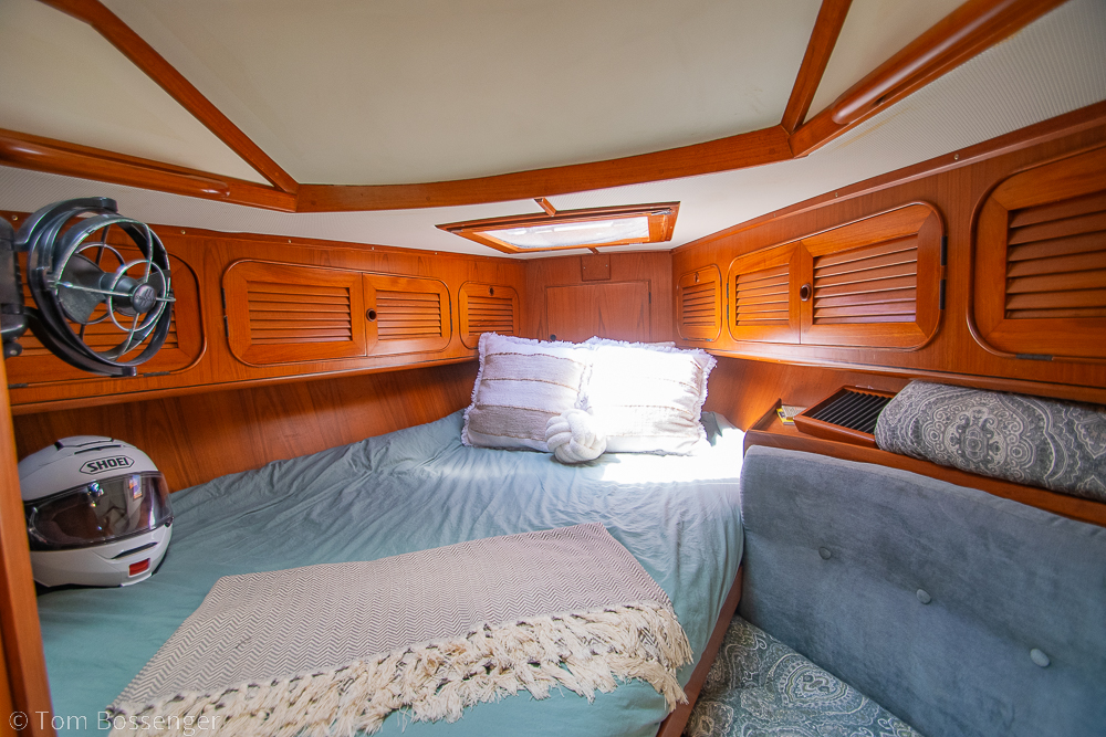 1988 Hylas 44 Center Cockpit