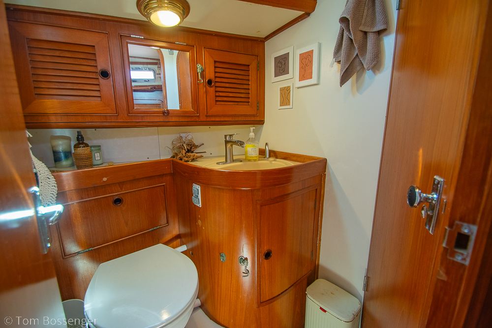 1988 Hylas 44 Center Cockpit