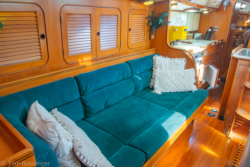 1988 Hylas 44 Center Cockpit
